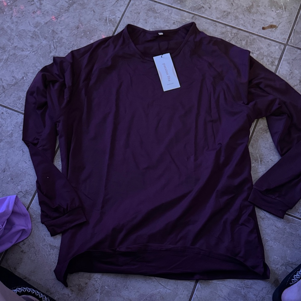 NWT Ptula long sleeve women’s top size MEDIUM plum color